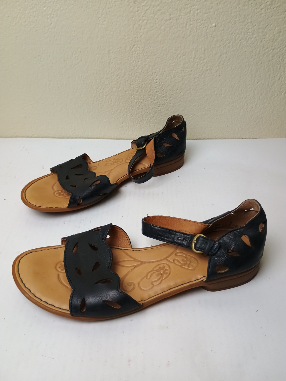 Born 7/38 Black Leather Cutout Ankle-Strap Sandals Footbeds Embossed